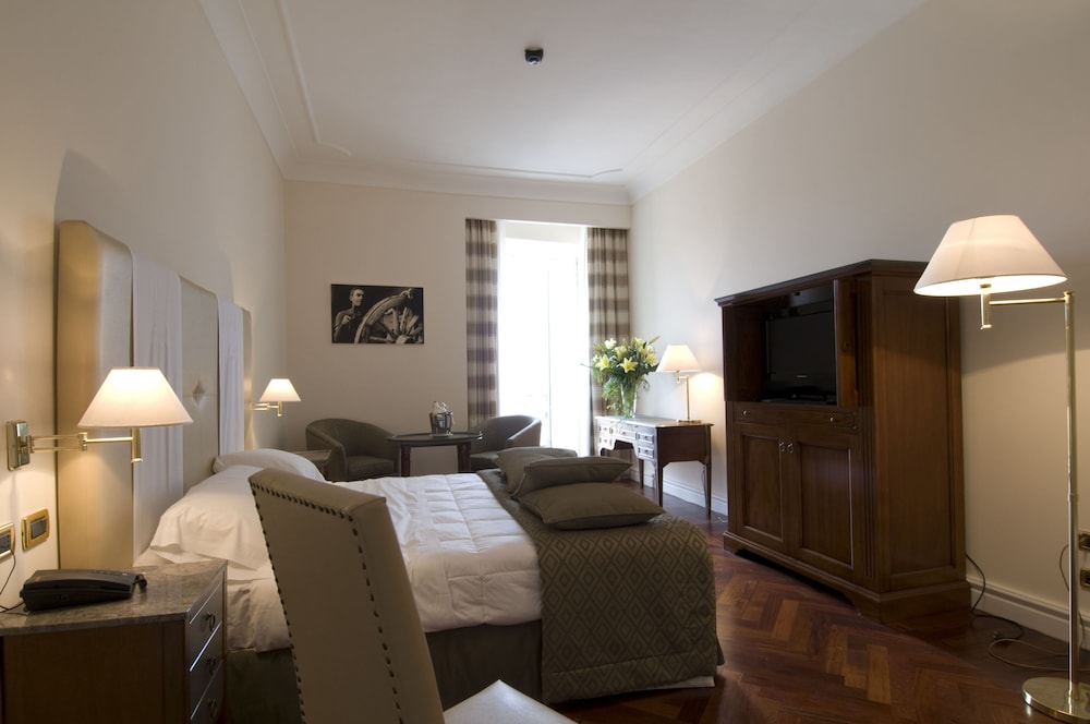 Grand Hotel Piazza Borsa — Hotel rooms in Palermo, Sicily