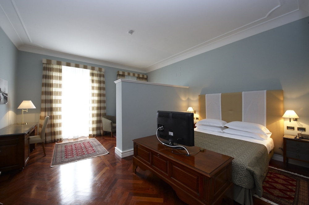 Grand Hotel Piazza Borsa — Hotel rooms in Palermo, Sicily