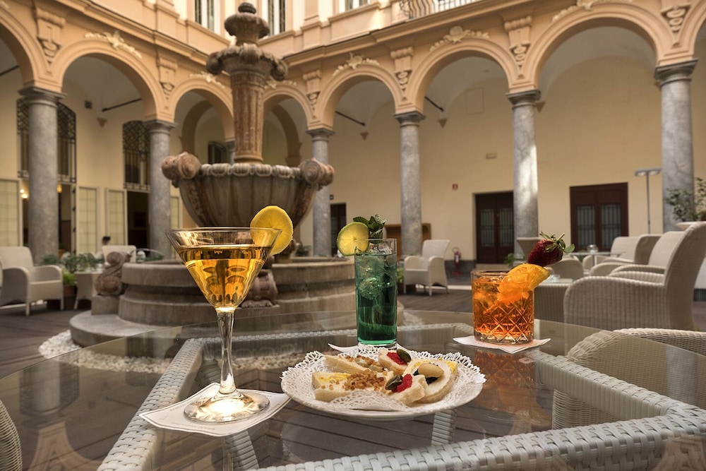 Grand Hotel Piazza Borsa — Restaurant & bars in Palermo, Sicily