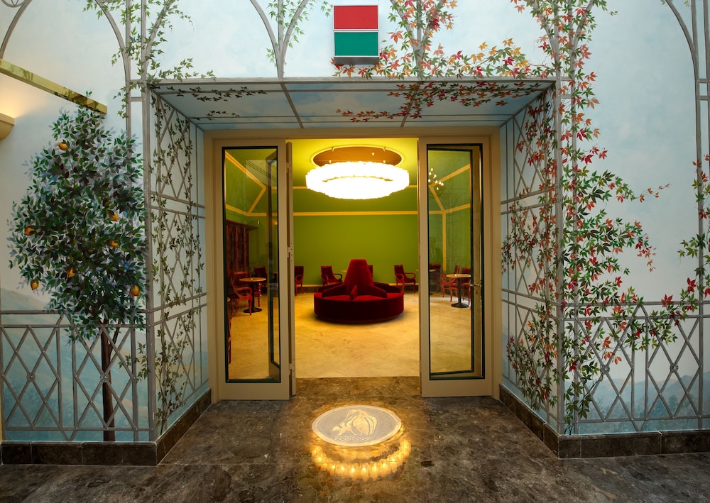 Grand Hotel Piazza Borsa — Restaurant & bars in Palermo, Sicily