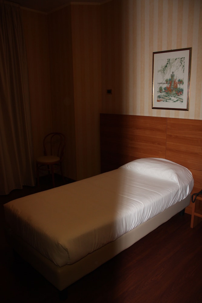 Hotel 2C — Hotel rooms in Legnano, Lombardy