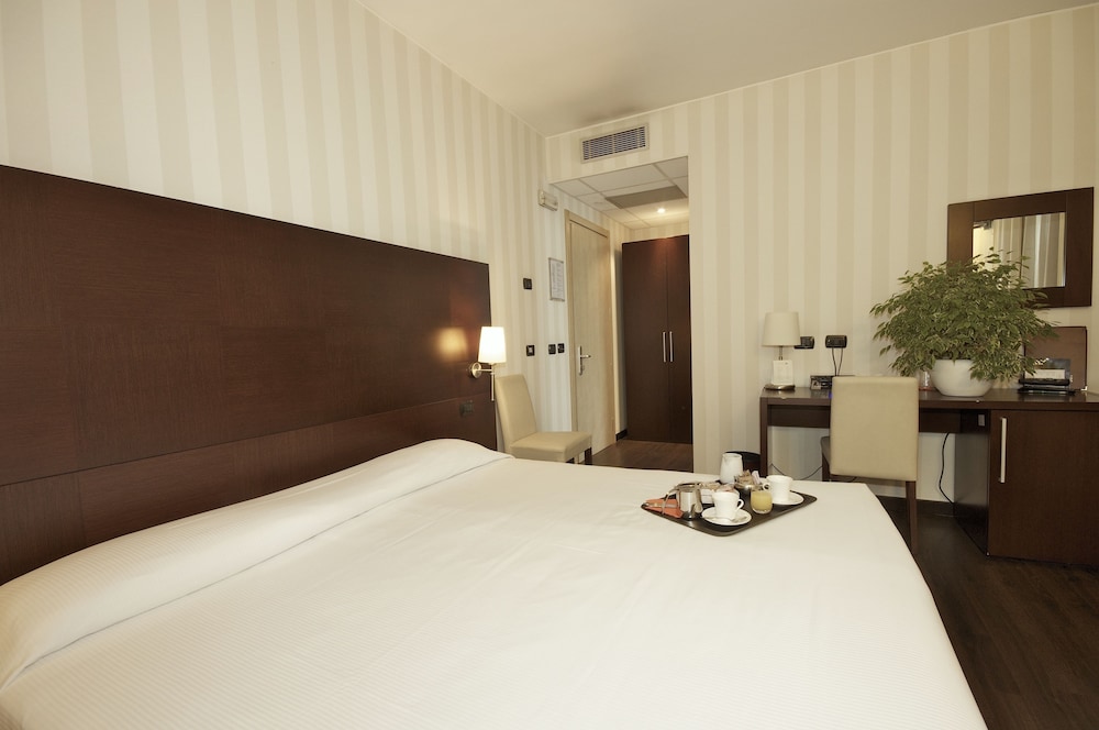 Hotel 2C — Hotel rooms in Legnano, Lombardy