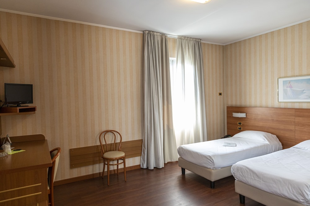 Hotel 2C — Hotel rooms in Legnano, Lombardy