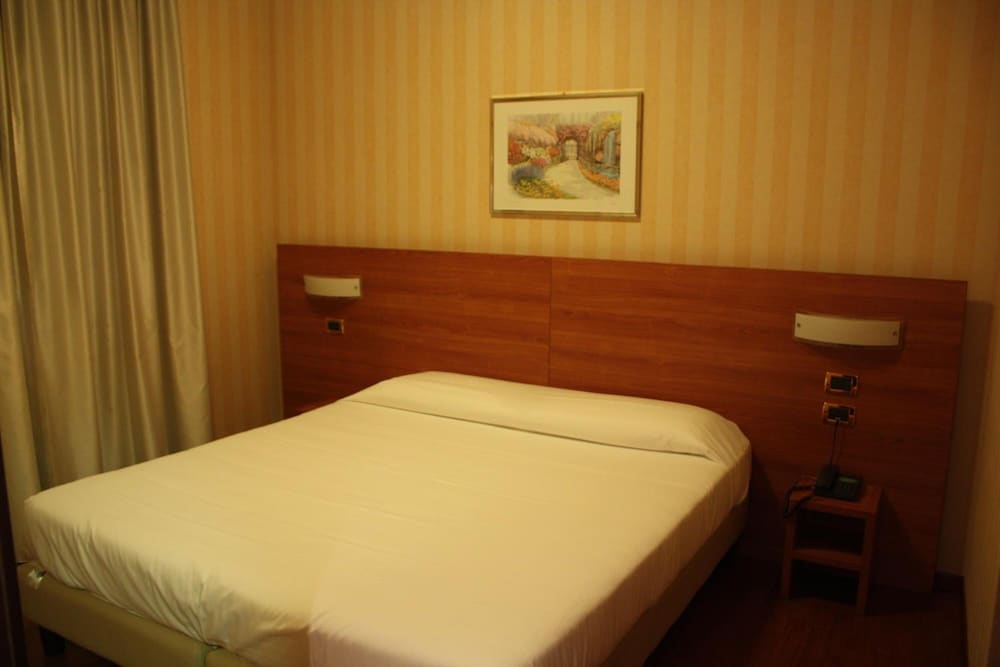 Hotel 2C — Hotel rooms in Legnano, Lombardy
