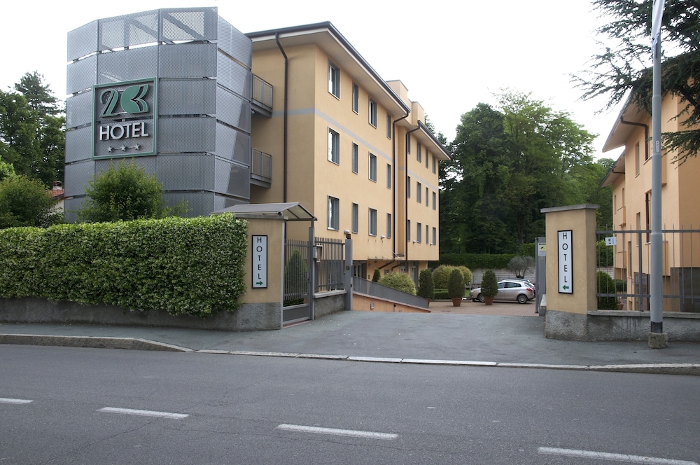 Hotel 2C — Hotel building in Legnano, Lombardy
