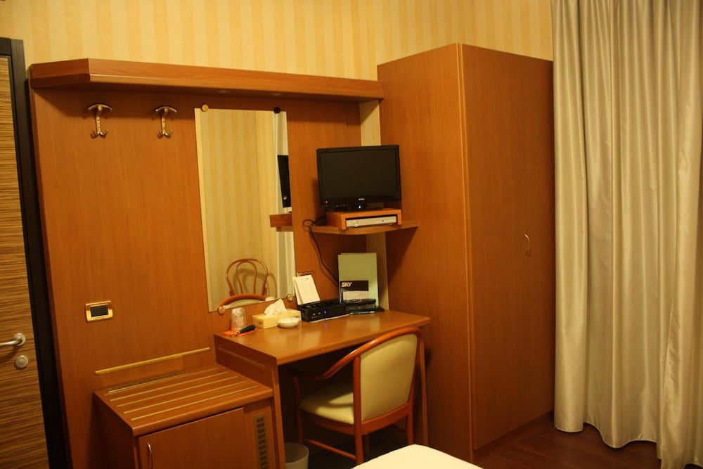 Hotel 2C — Hotel rooms in Legnano, Lombardy