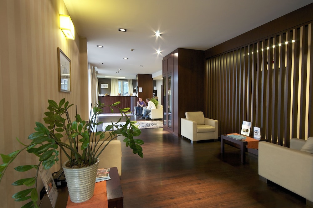 Hotel 2C — Hotel building in Legnano, Lombardy