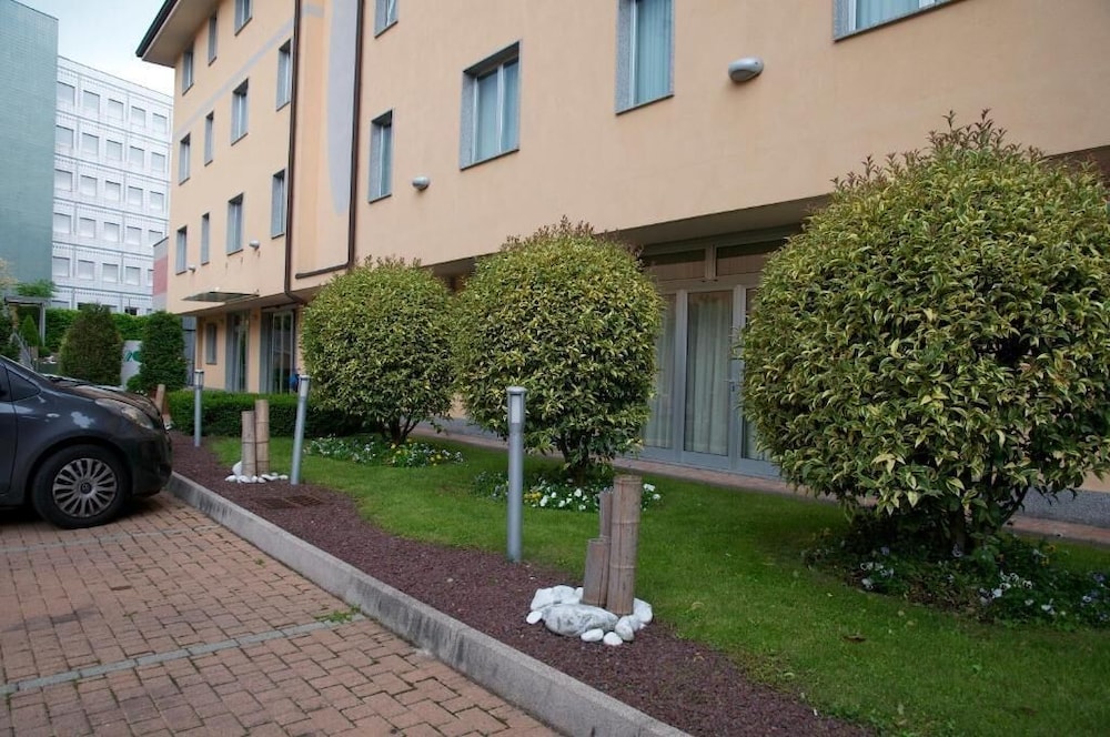 Hotel 2C — Main photo in Legnano, Lombardy