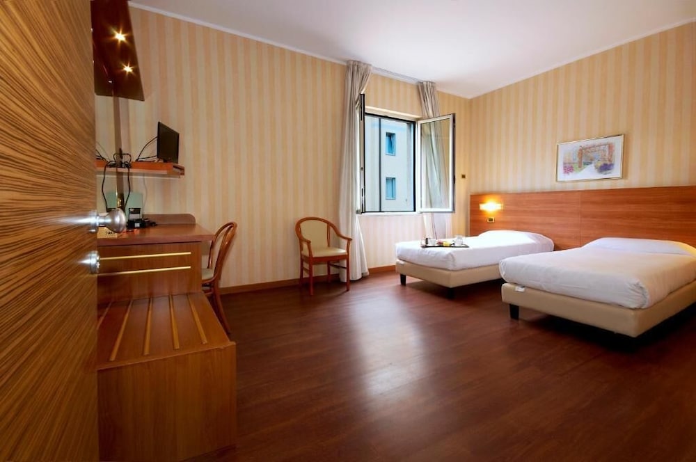 Hotel 2C — Hotel rooms in Legnano, Lombardy