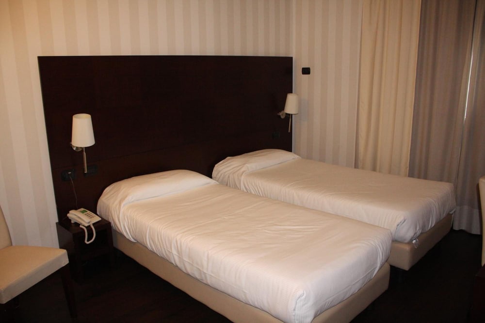 Hotel 2C — Hotel rooms in Legnano, Lombardy