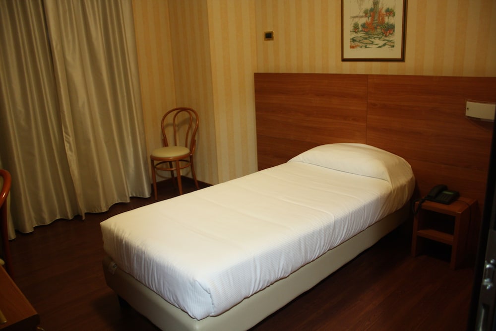 Hotel 2C — Hotel rooms in Legnano, Lombardy