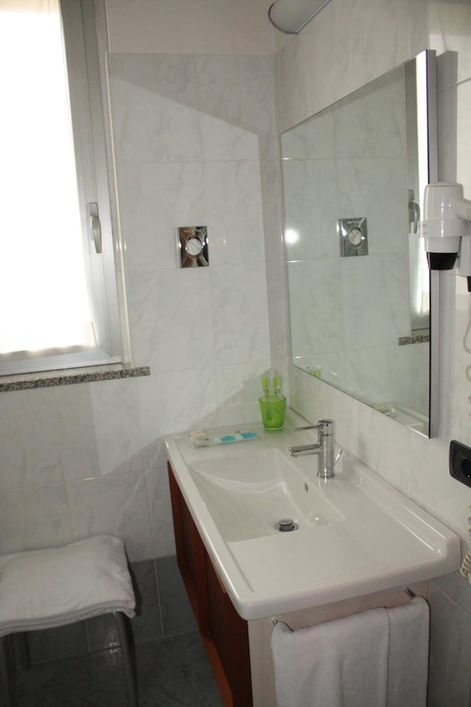 Hotel 2C — Hotel rooms in Legnano, Lombardy