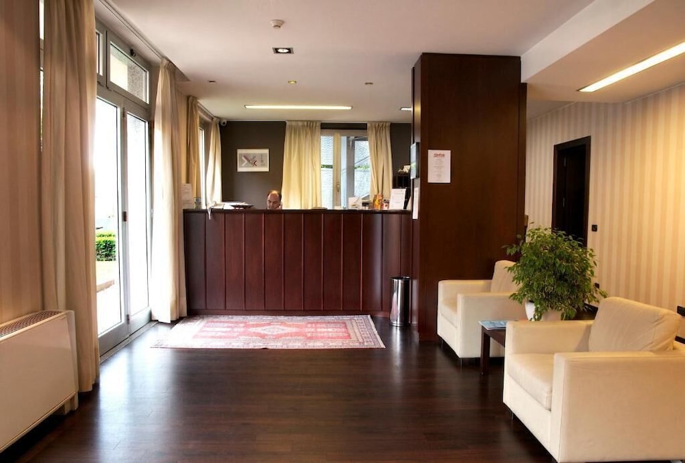 Hotel 2C — Hotel building in Legnano, Lombardy