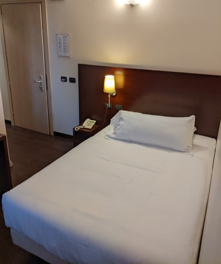 Hotel 2C — Hotel rooms in Legnano, Lombardy