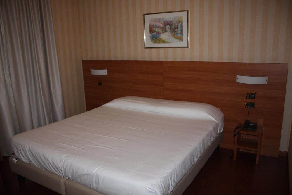 Hotel 2C — Hotel rooms in Legnano, Lombardy