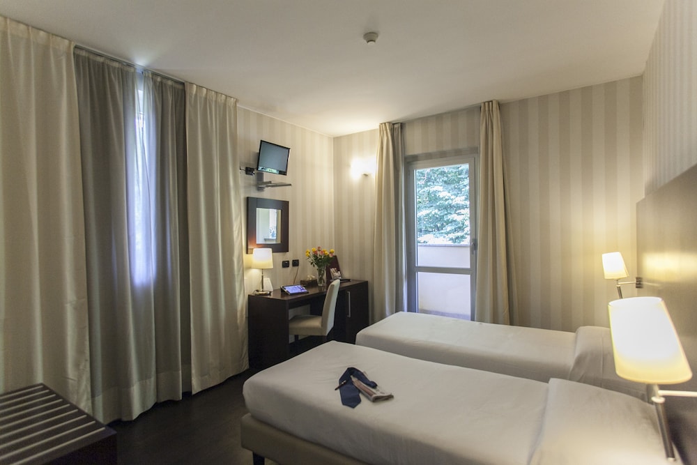 Hotel 2C — Hotel rooms in Legnano, Lombardy