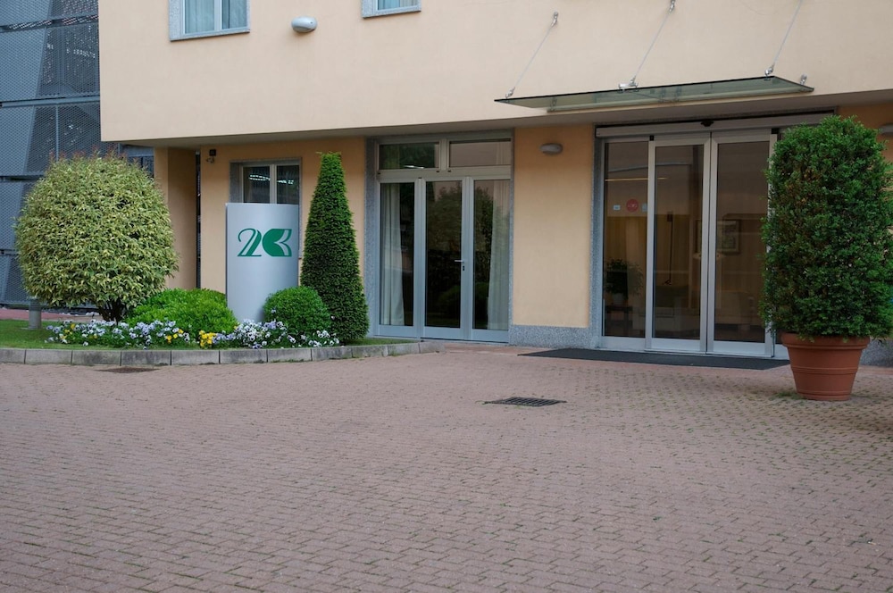 Hotel 2C — Hotel building in Legnano, Lombardy