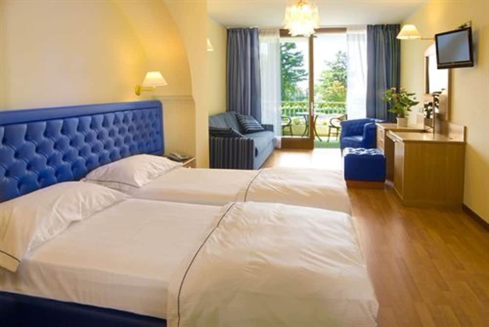 Hotel Alexander — Hotel rooms in Limone sul Garda, Lombardy