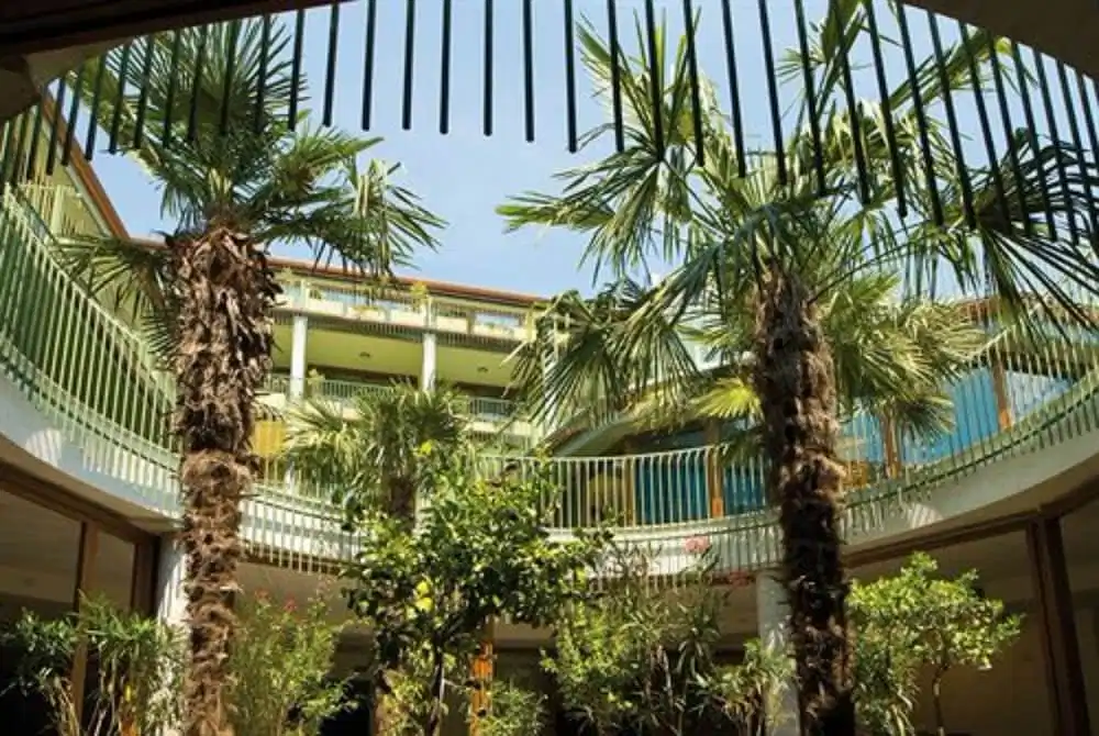 Hotel Alexander — Hotel building in Limone sul Garda, Lombardy