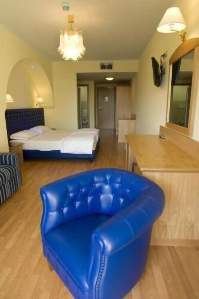 Hotel Alexander — Hotel rooms in Limone sul Garda, Lombardy