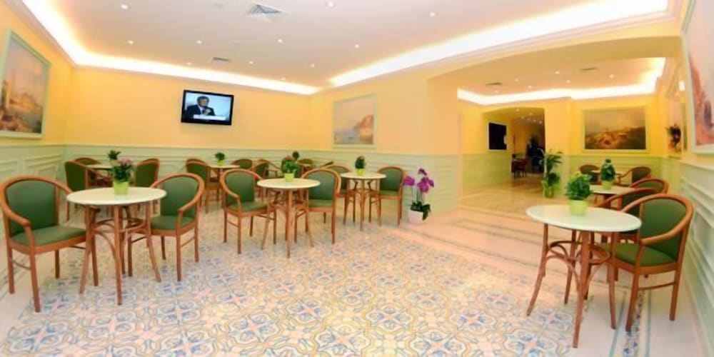 Hotel Astoria Sorrento — Restaurant & bars in Sorrento, Campania