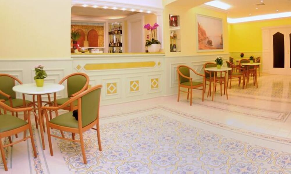 Hotel Astoria Sorrento — Restaurant & bars in Sorrento, Campania