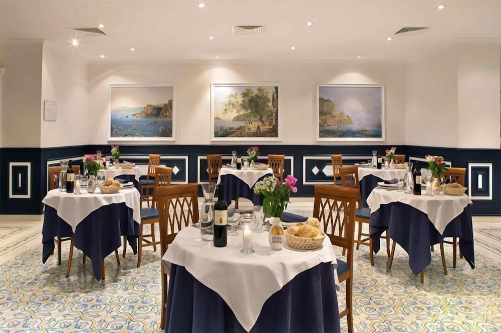 Hotel Astoria Sorrento — Restaurant & bars in Sorrento, Campania