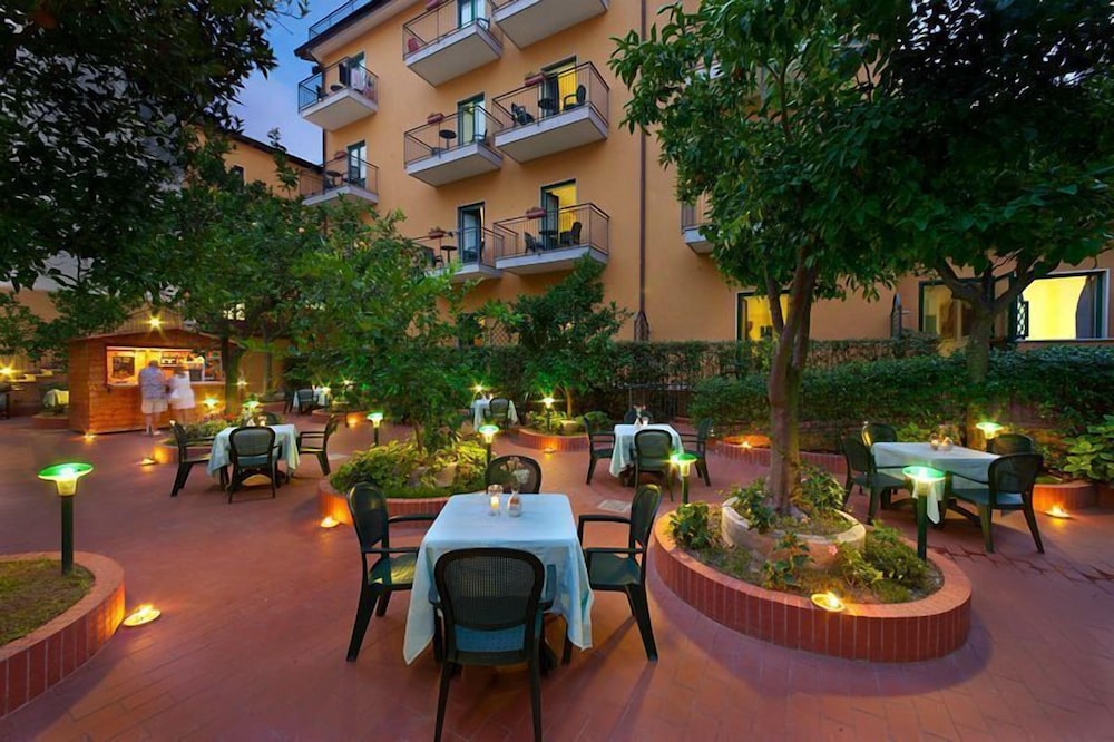 Hotel Astoria Sorrento — Restaurant & bars in Sorrento, Campania