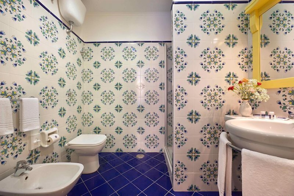Hotel Astoria Sorrento — Hotel rooms in Sorrento, Campania