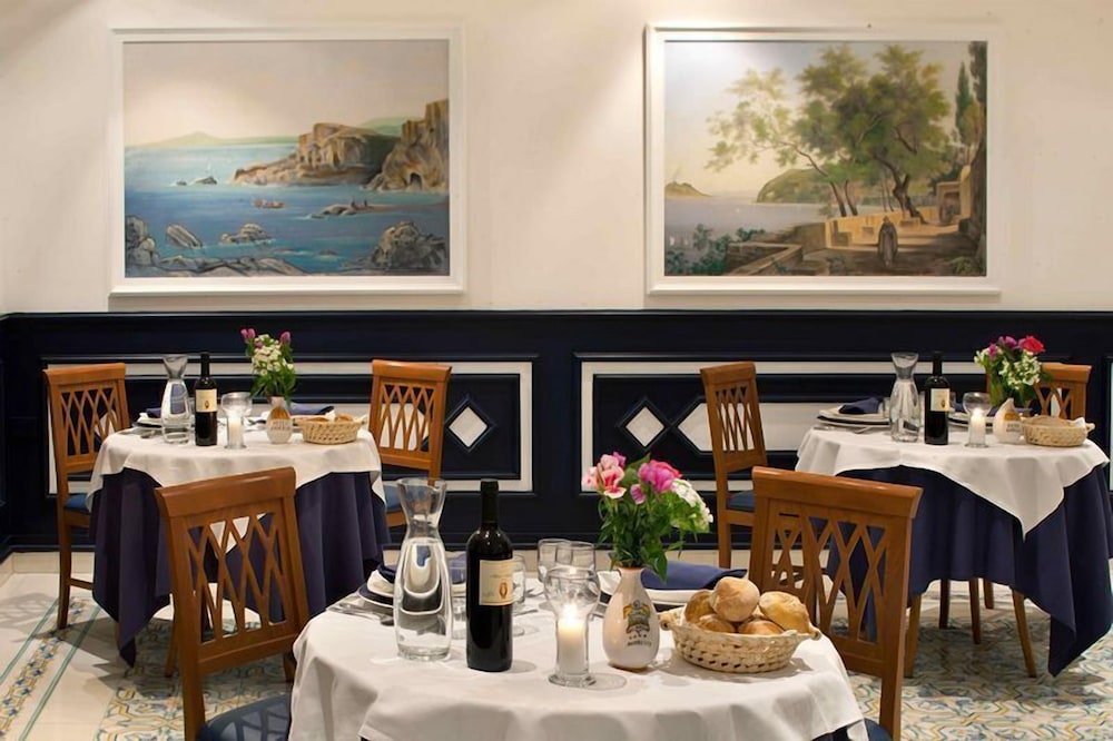 Hotel Astoria Sorrento — Restaurant & bars in Sorrento, Campania