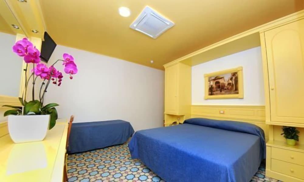 Hotel Astoria Sorrento — Hotel rooms in Sorrento, Campania