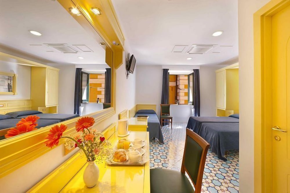 Hotel Astoria Sorrento — Hotel rooms in Sorrento, Campania
