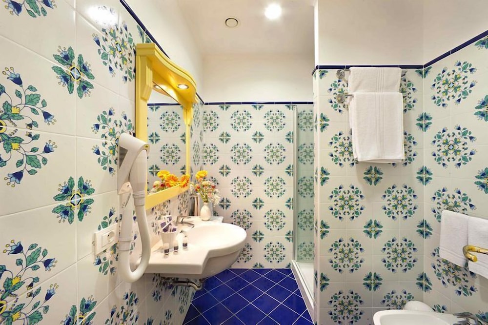 Hotel Astoria Sorrento — Hotel rooms in Sorrento, Campania