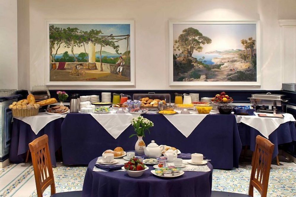 Hotel Astoria Sorrento — Restaurant & bars in Sorrento, Campania