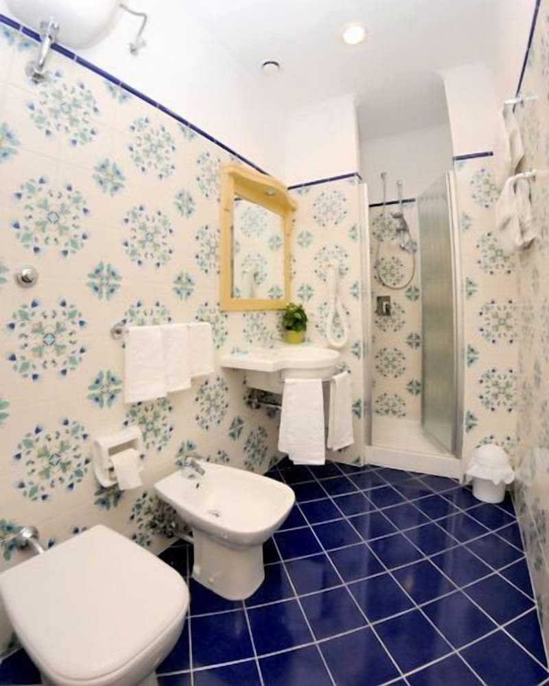 Hotel Astoria Sorrento — Hotel rooms in Sorrento, Campania
