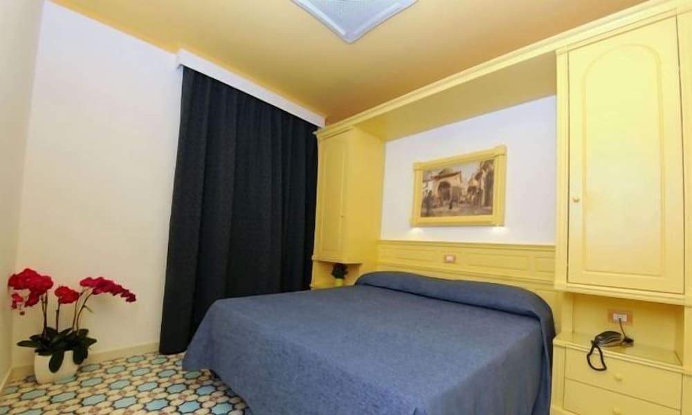 Hotel Astoria Sorrento — Hotel rooms in Sorrento, Campania