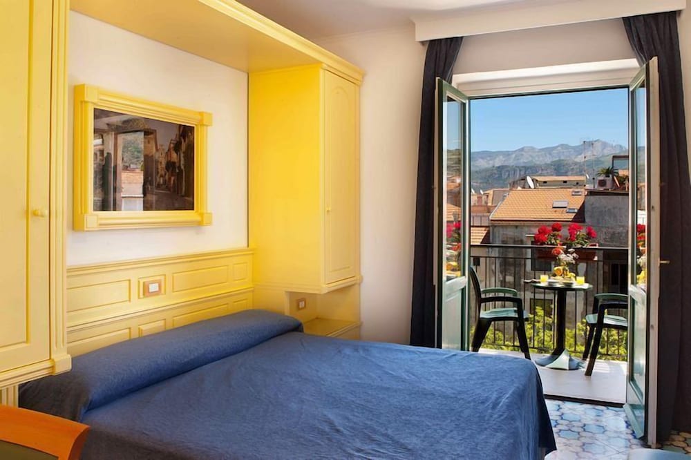 Hotel Astoria Sorrento — Hotel rooms in Sorrento, Campania