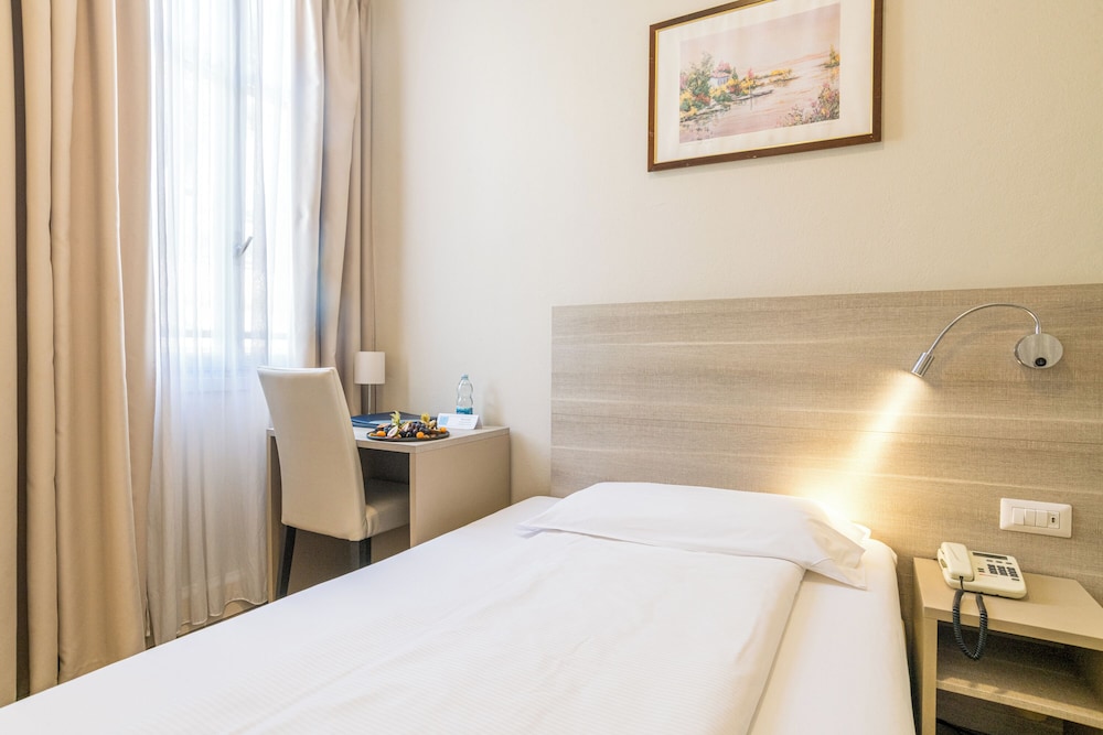 Hotel Bazzoni et du Lac — Hotel rooms in Tremezzo, Lombardy