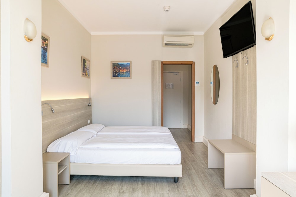Hotel Bazzoni et du Lac — Hotel rooms in Tremezzo, Lombardy
