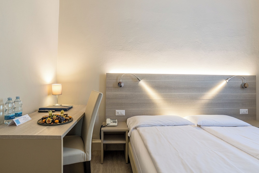 Hotel Bazzoni et du Lac — Hotel rooms in Tremezzo, Lombardy