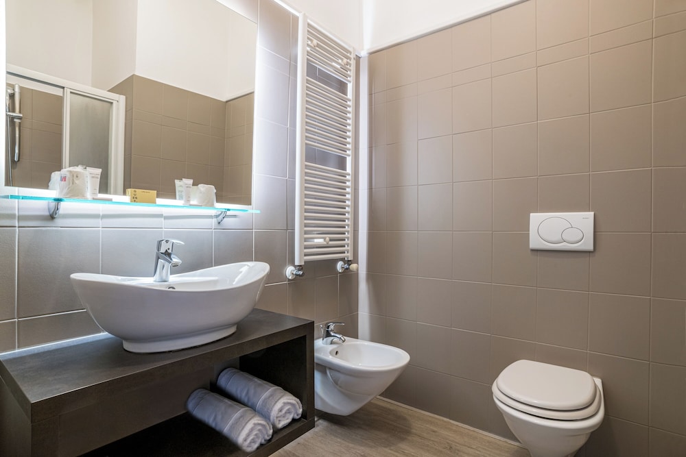 Hotel Bazzoni et du Lac — Hotel rooms in Tremezzo, Lombardy