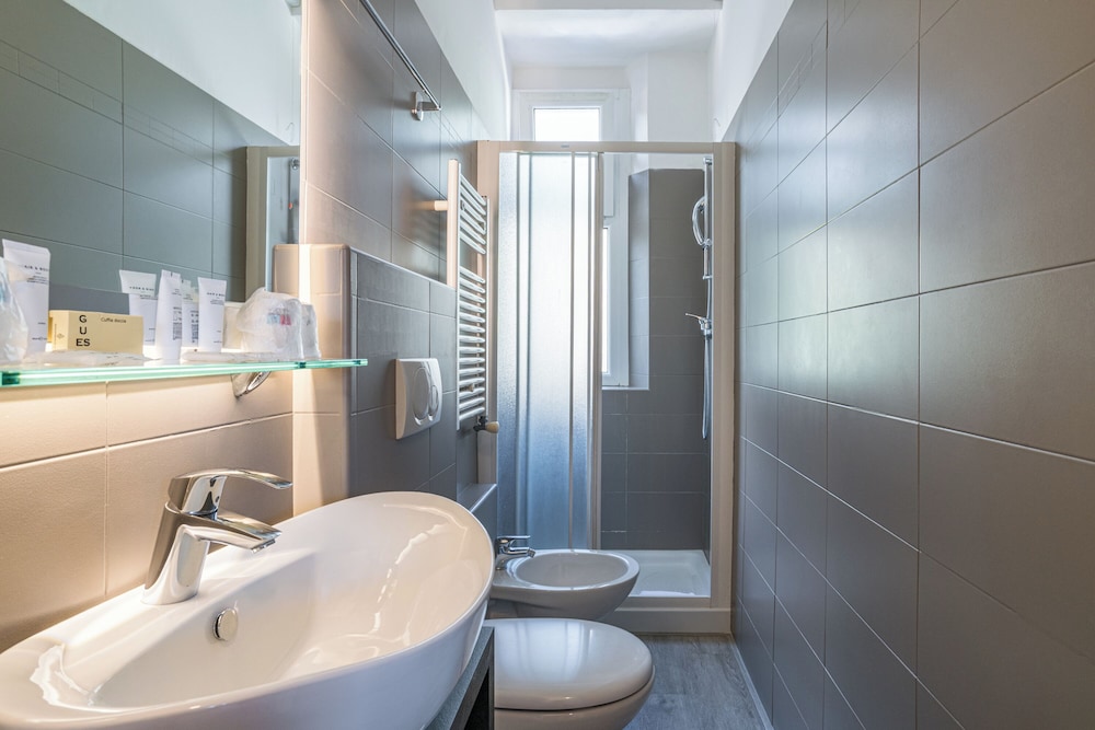 Hotel Bazzoni et du Lac — Hotel rooms in Tremezzo, Lombardy