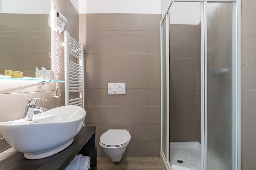 Hotel Bazzoni et du Lac — Hotel rooms in Tremezzo, Lombardy