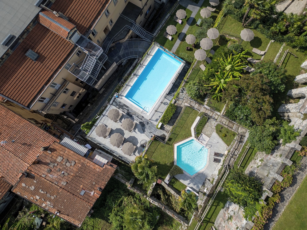 Hotel Bazzoni et du Lac — Swimming pool in Tremezzo, Lombardy