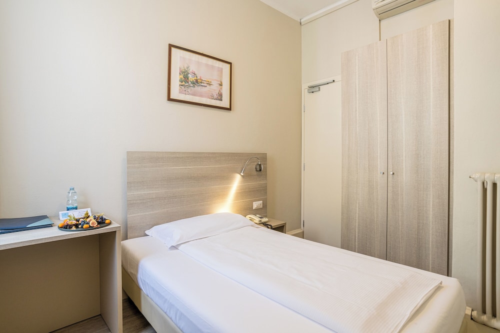 Hotel Bazzoni et du Lac — Hotel rooms in Tremezzo, Lombardy