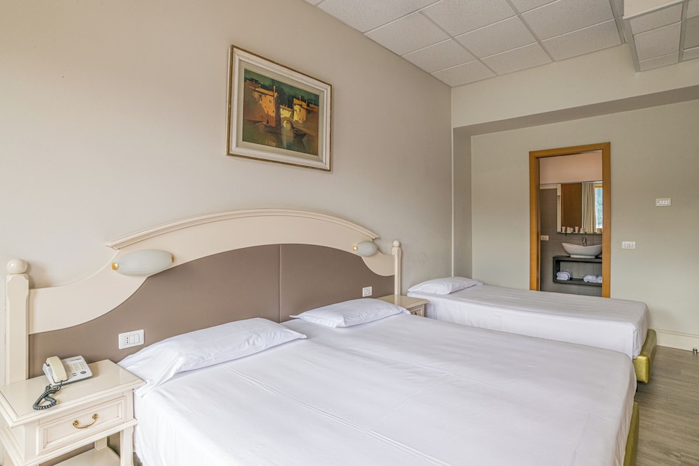 Hotel Bazzoni et du Lac — Hotel rooms in Tremezzo, Lombardy