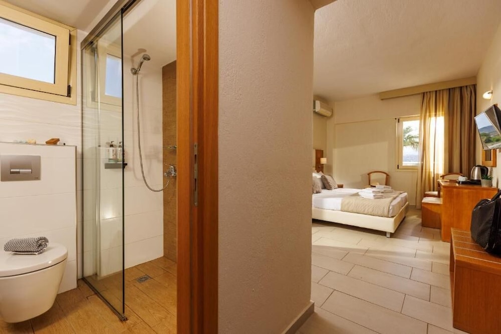 Malia Bay Beach Hotel & Bungalows — Hotel rooms in Malia