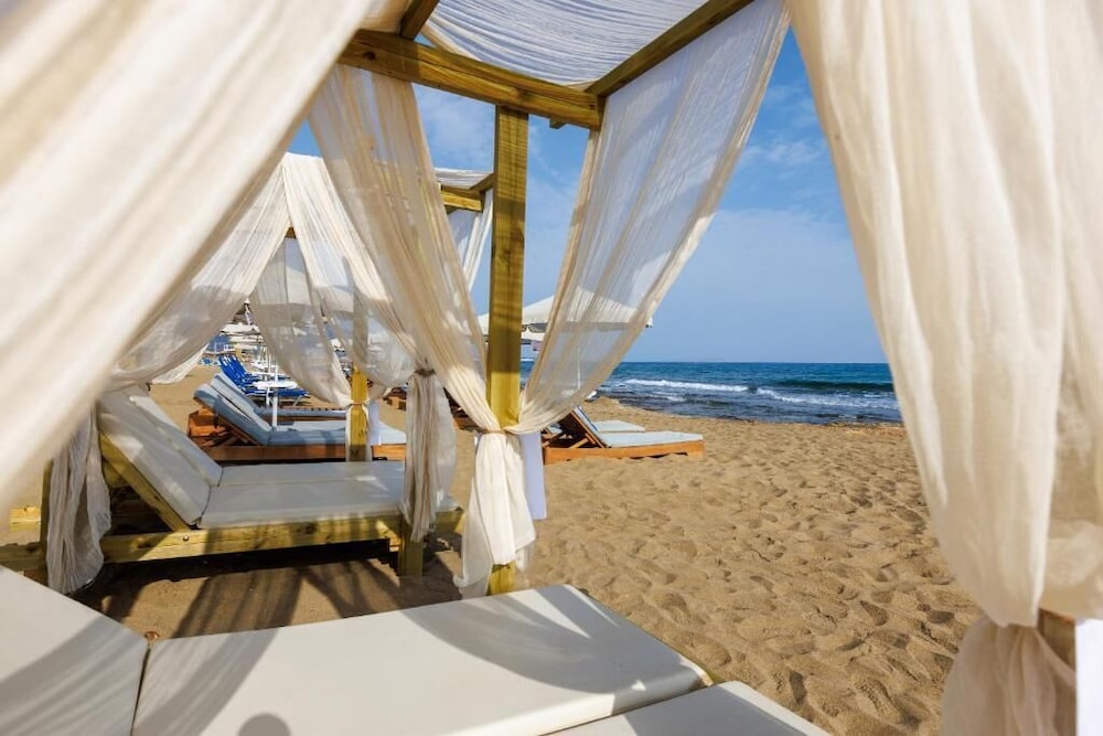 Malia Bay Beach Hotel & Bungalows — Beach in Malia