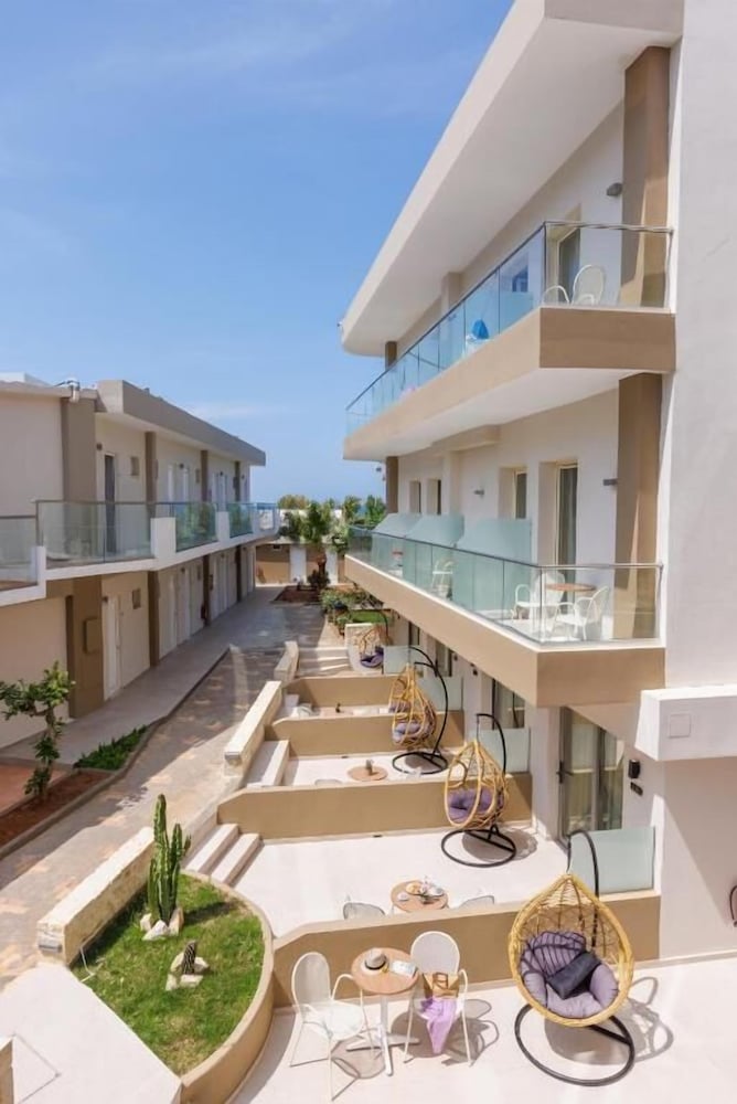 Malia Bay Beach Hotel & Bungalows — Hotel rooms in Malia