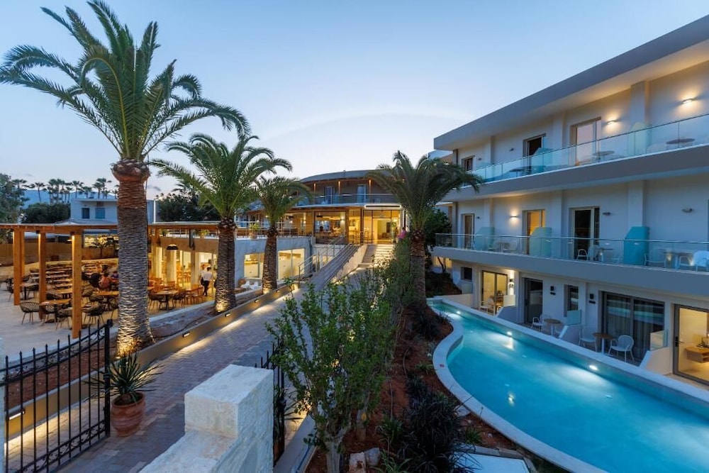 Malia Bay Beach Hotel & Bungalows — Hotel building in Malia